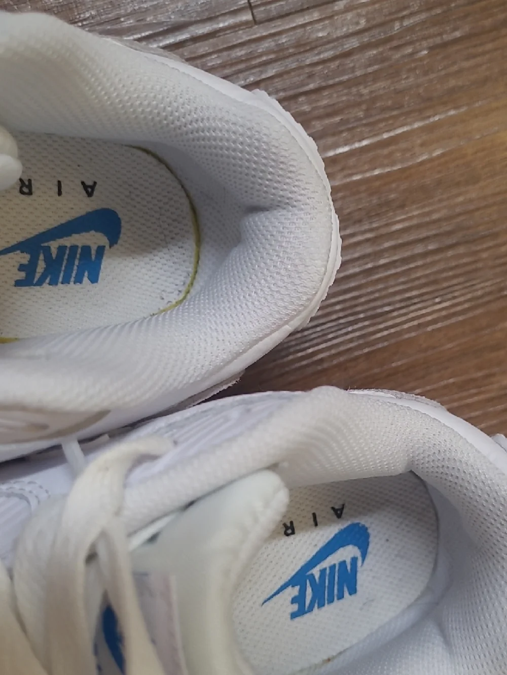 Nike Kids White and Blue Low-Top Sneakers‎